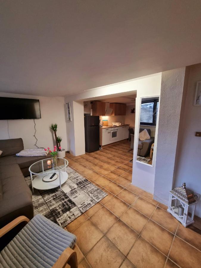 Souterrainwohnung Zentrale Lage In 代特莫尔德 外观 照片